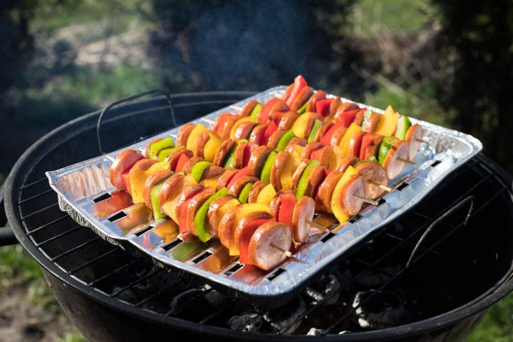 Food plate with bratwurst
