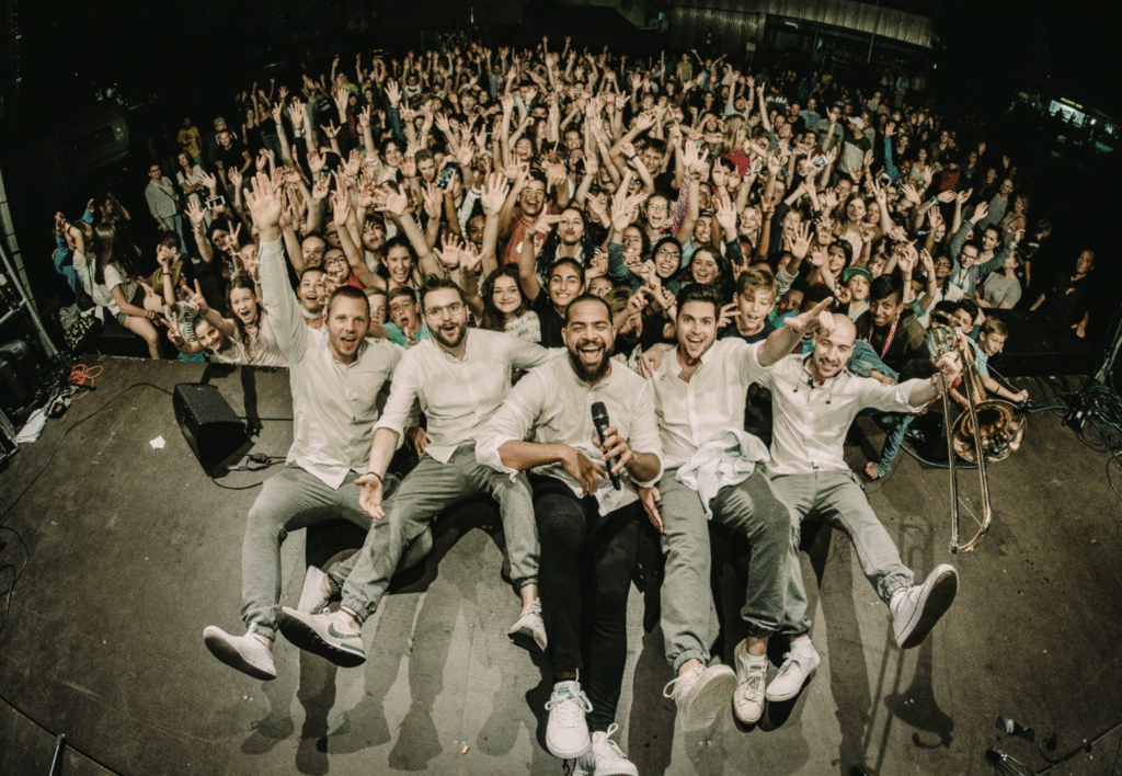 Zolli on Stage 2022 KLISCHEE Schlussbild mit Publikum